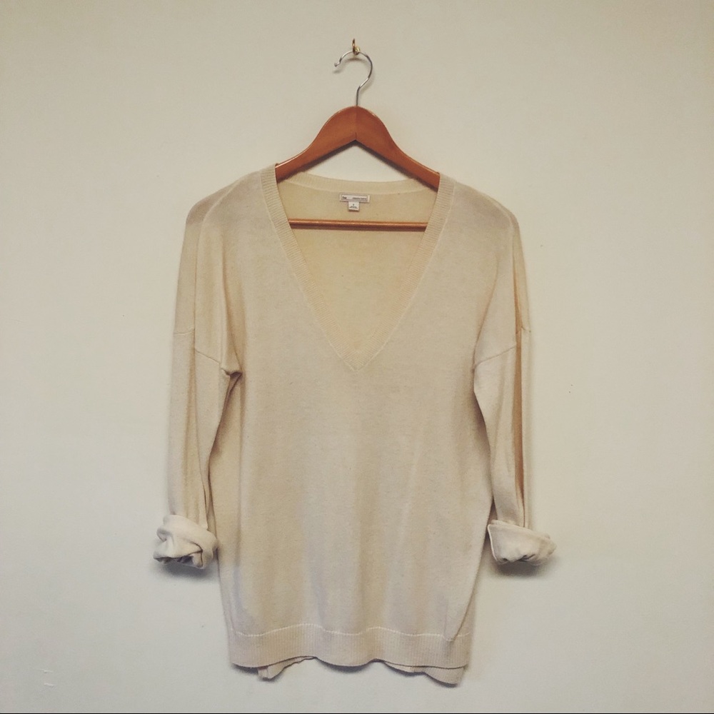 Gap sweater